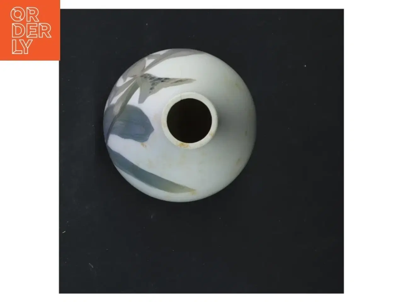 Billede 2 - Vase med blomsterdesign fra Royal Copenhagen (str. 14x9 cm)