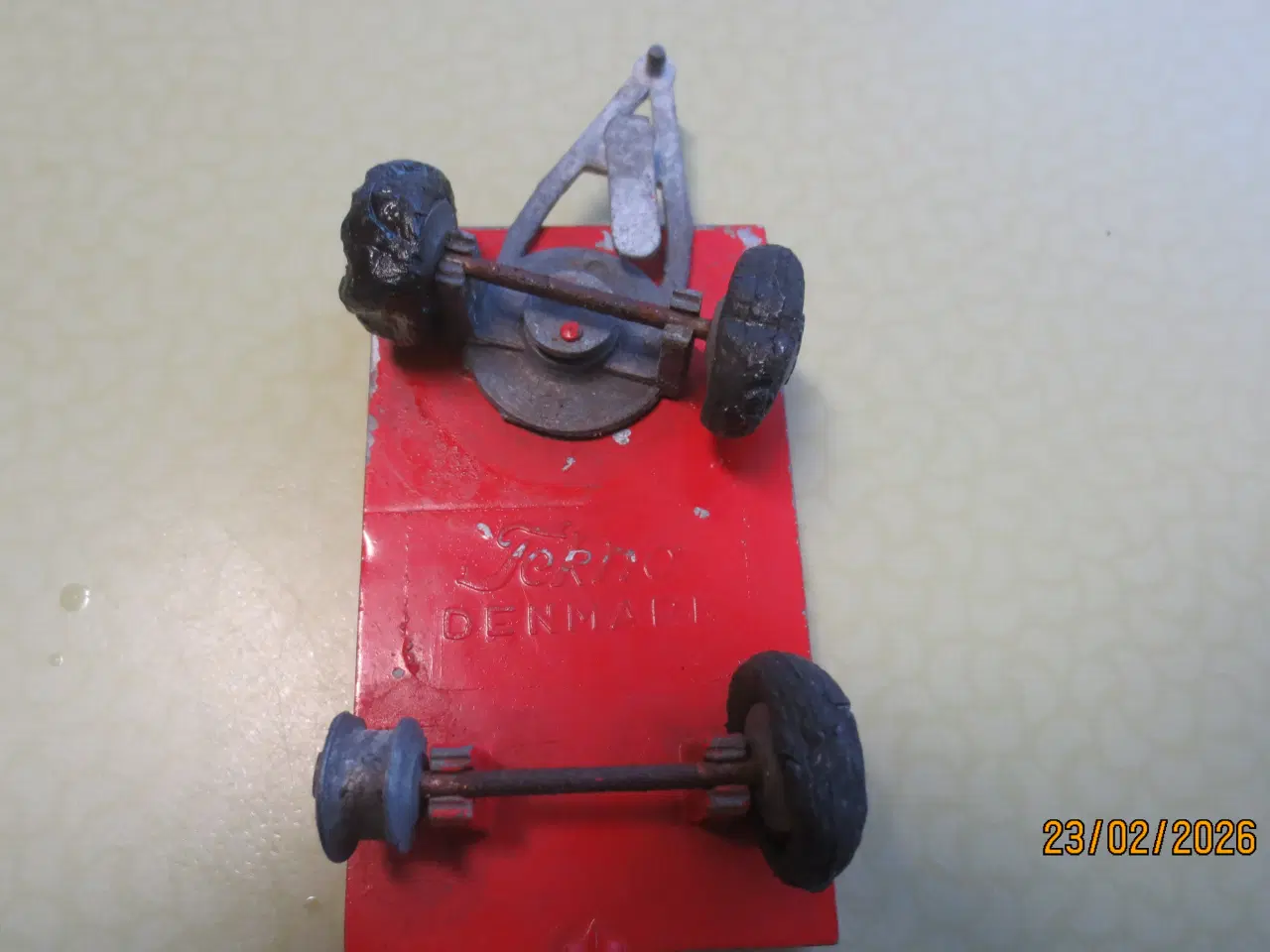 Billede 9 - 2 stk Forskellige Tekno Anhængere