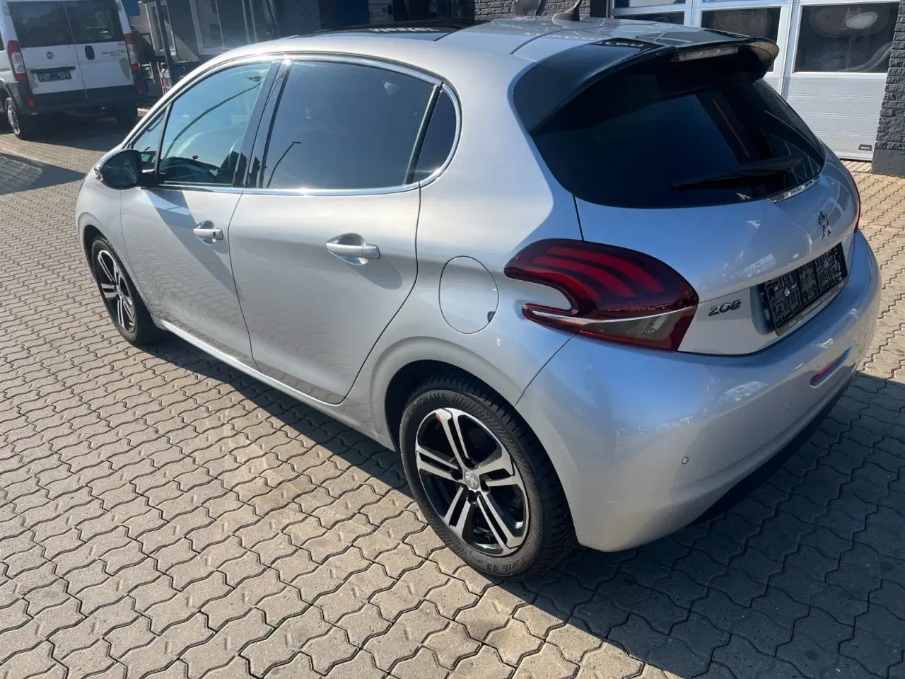 Billede 4 - Peugeot 208 1,6 BlueHDi 100 Desire Sky