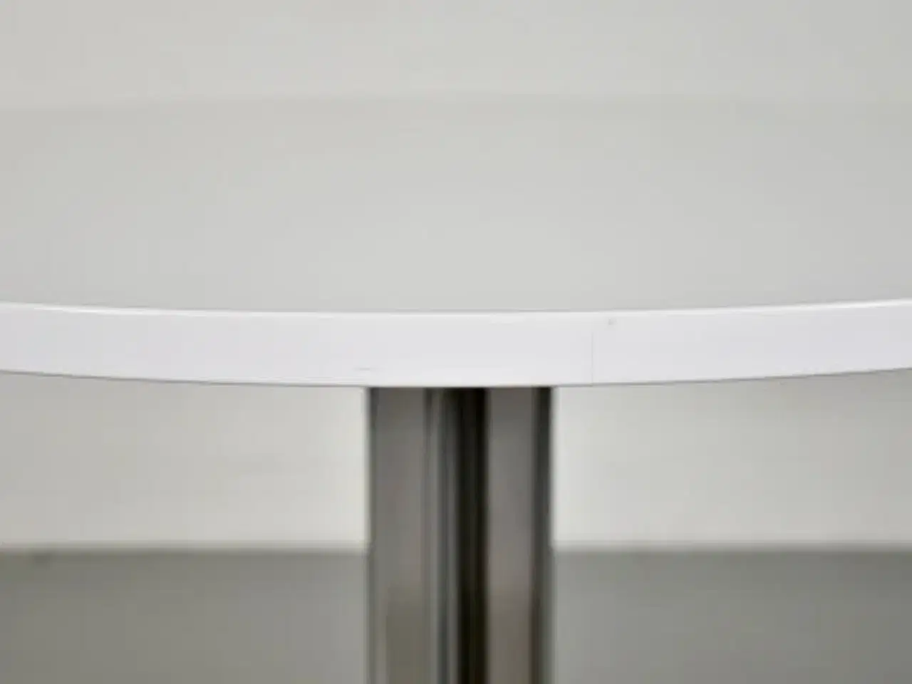 Billede 5 - Rundt cafébord med hvid plade, ø 90 cm.