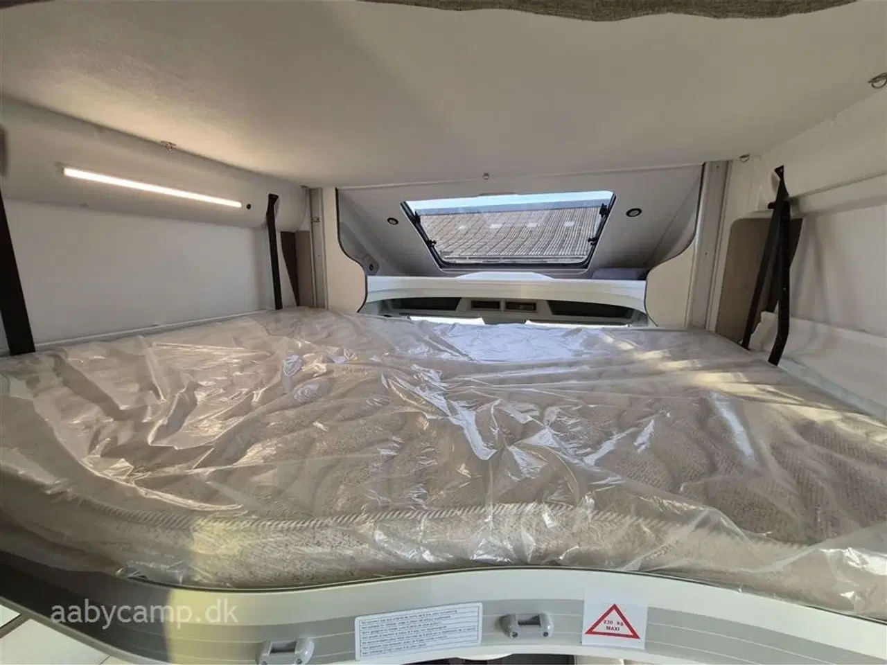 Billede 12 - 2026 - Benimar Tessoro 444   Nk Pakke. 8 trins Automatgear. 200W solceller. Webasto Dieselfyr. Kompressor køleskab.