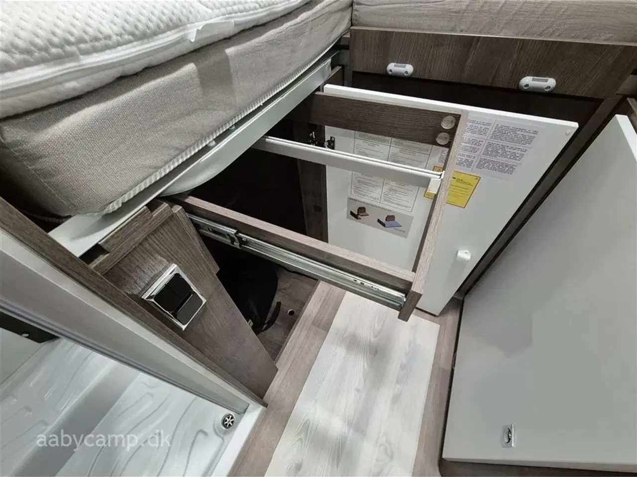 Billede 22 - 2024 - Benimar Tessoro T463 Special Edition   Nk. pakke. Automatgear. solceller. markise. to stk. 95Ah Batterier. smart tv med soundbar. lyse lædersæder.  KUN 16000 KM!!!