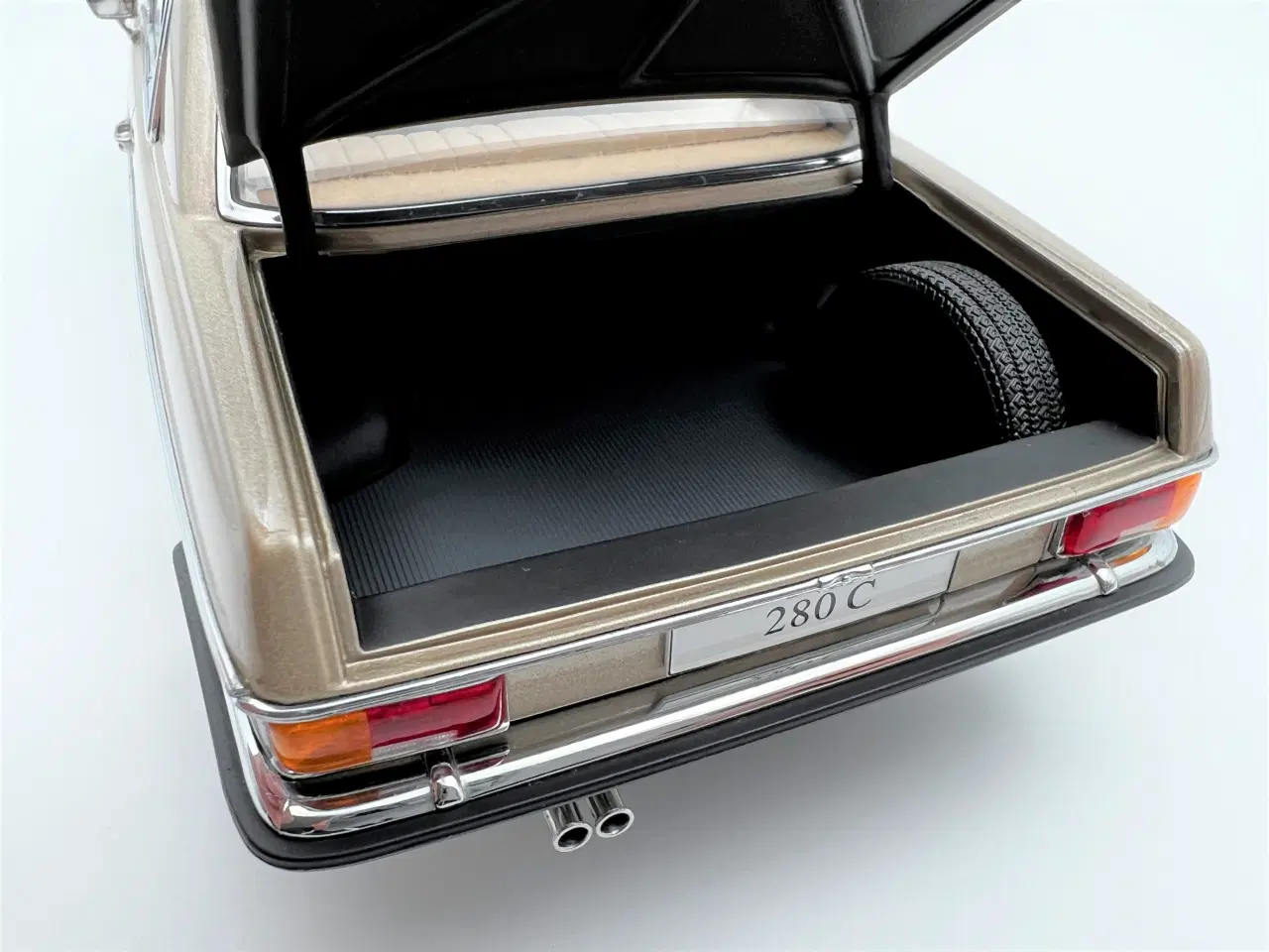 Billede 9 - 1968 Mercedes-Benz 280C /8 AUTOart -  1:18  