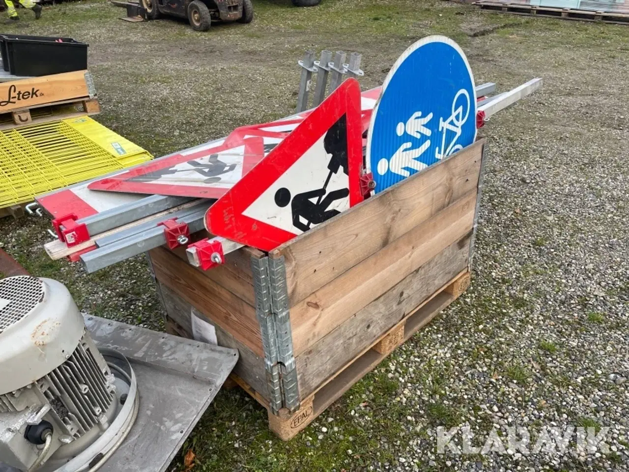 Billede 5 - Diverse afspærringer og skilte