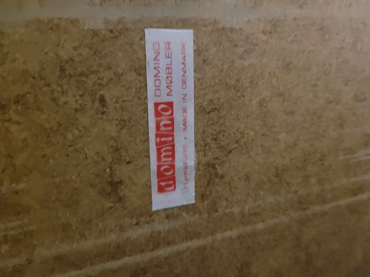 Billede 5 - Vitrineskab i fyrretræ og hedder domino Møbler