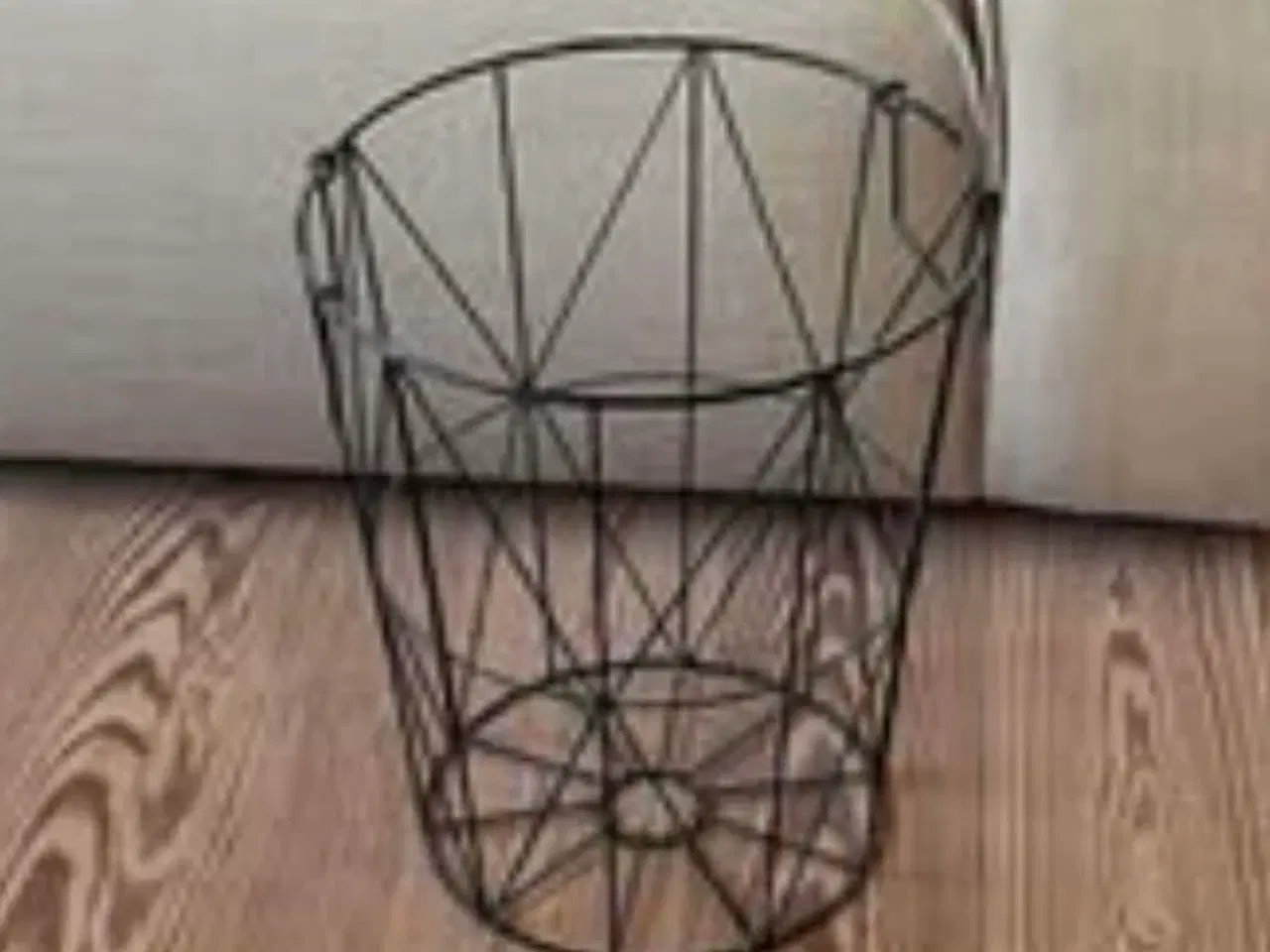 Billede 1 - Sort metal kurv 