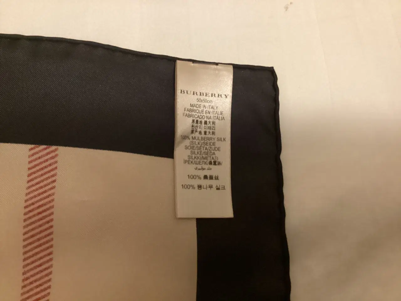 Billede 3 - Sjal, Burberry, str. Square 46 cm x 46 cm