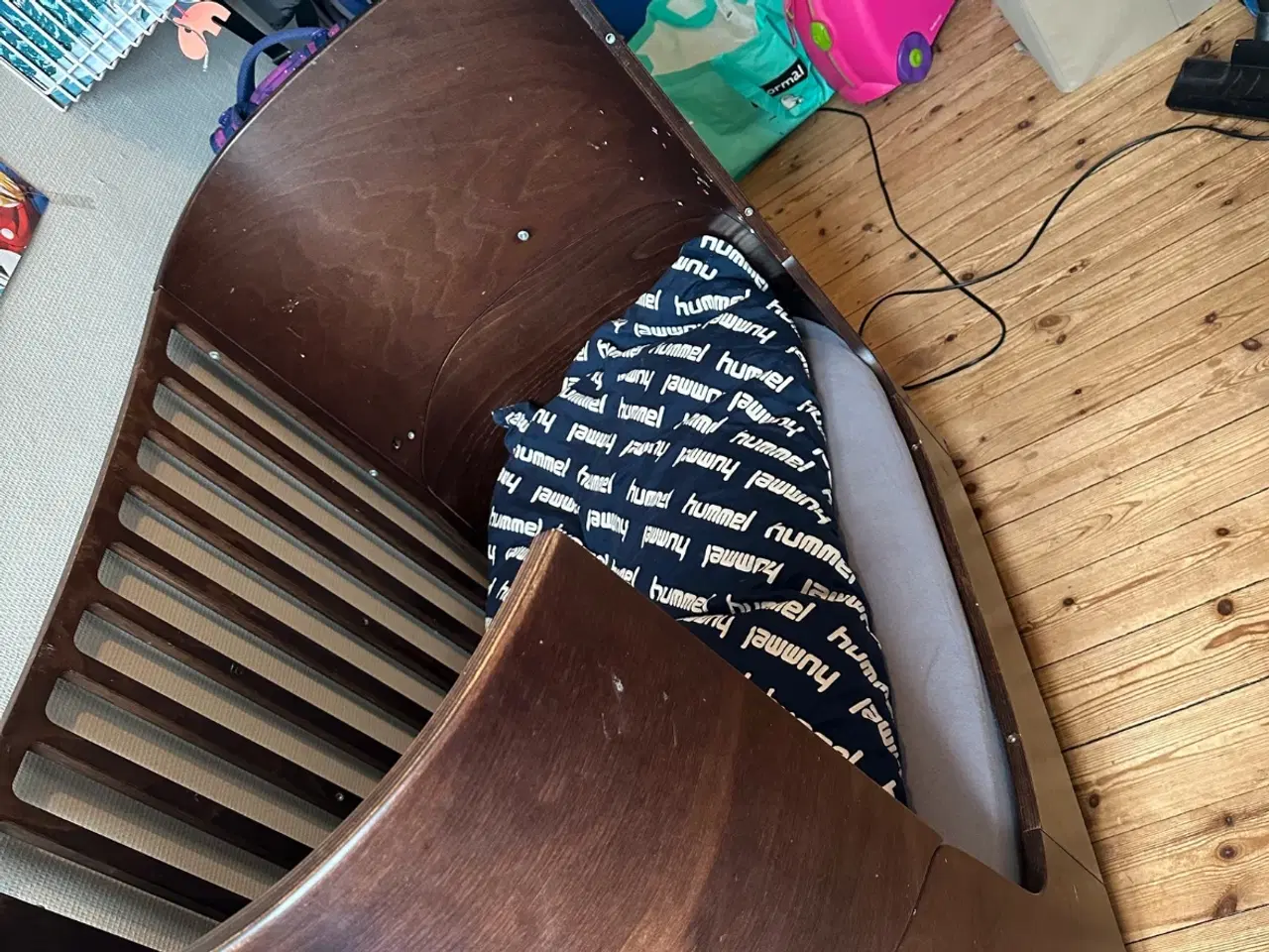 Billede 1 - Leander baby og junior seng