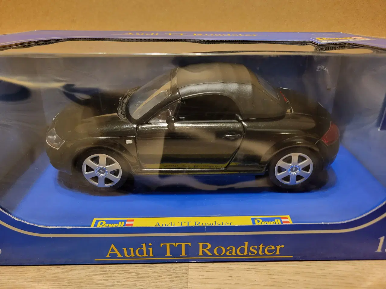 Billede 2 - Modelbiler Audi TT Roadster 1/18 - 200 kr.