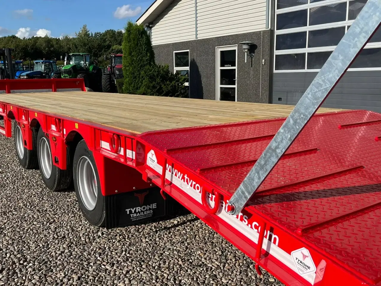 Billede 9 - Tyrone 27TLL LANG MODEL med kombi bremser, både luft og hydrauliske bremser. Affjedret træk og affjedret aksler. Med hydrauliske ramper og værktøjskasse