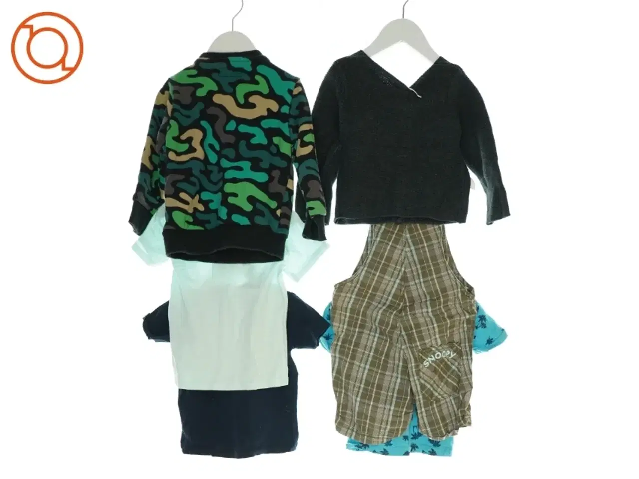 Billede 2 - 2 sweatshirt, 3 t-shirts og en buksedragt (Str. 82/86)
