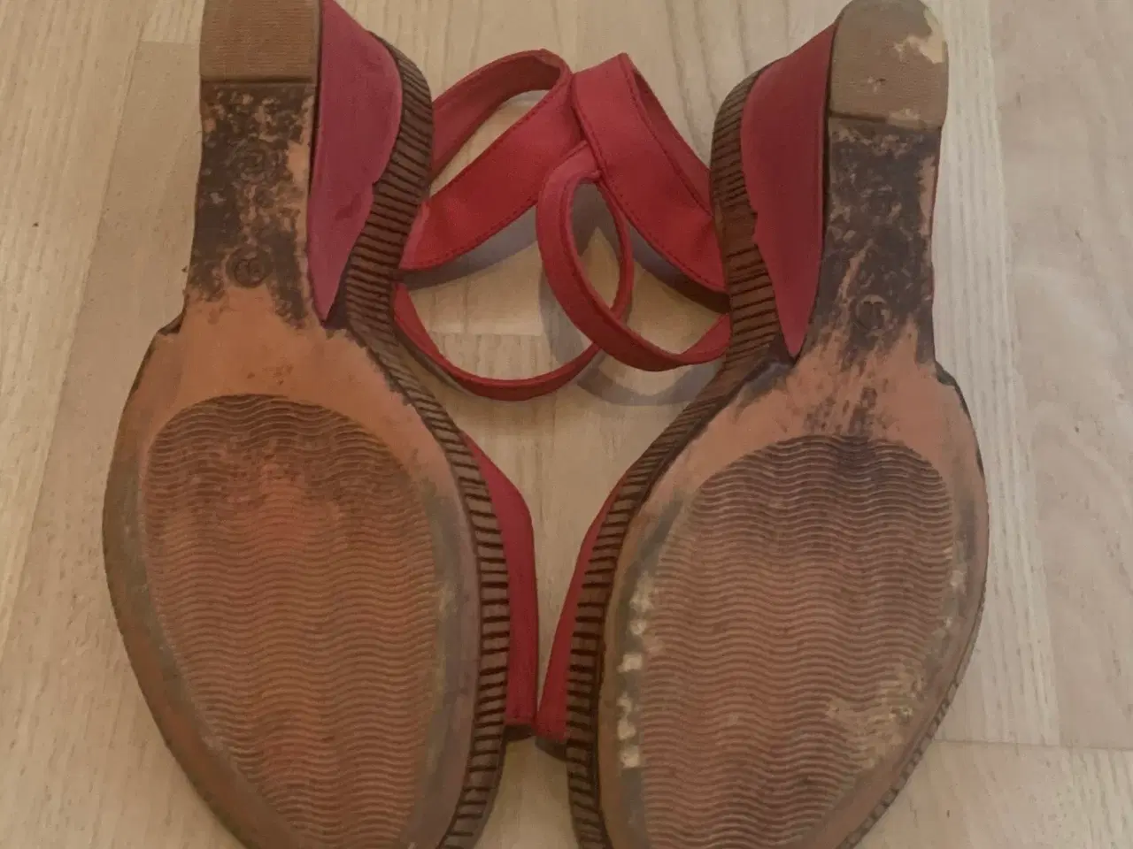 Billede 3 - Højhælet sandaler str. 39