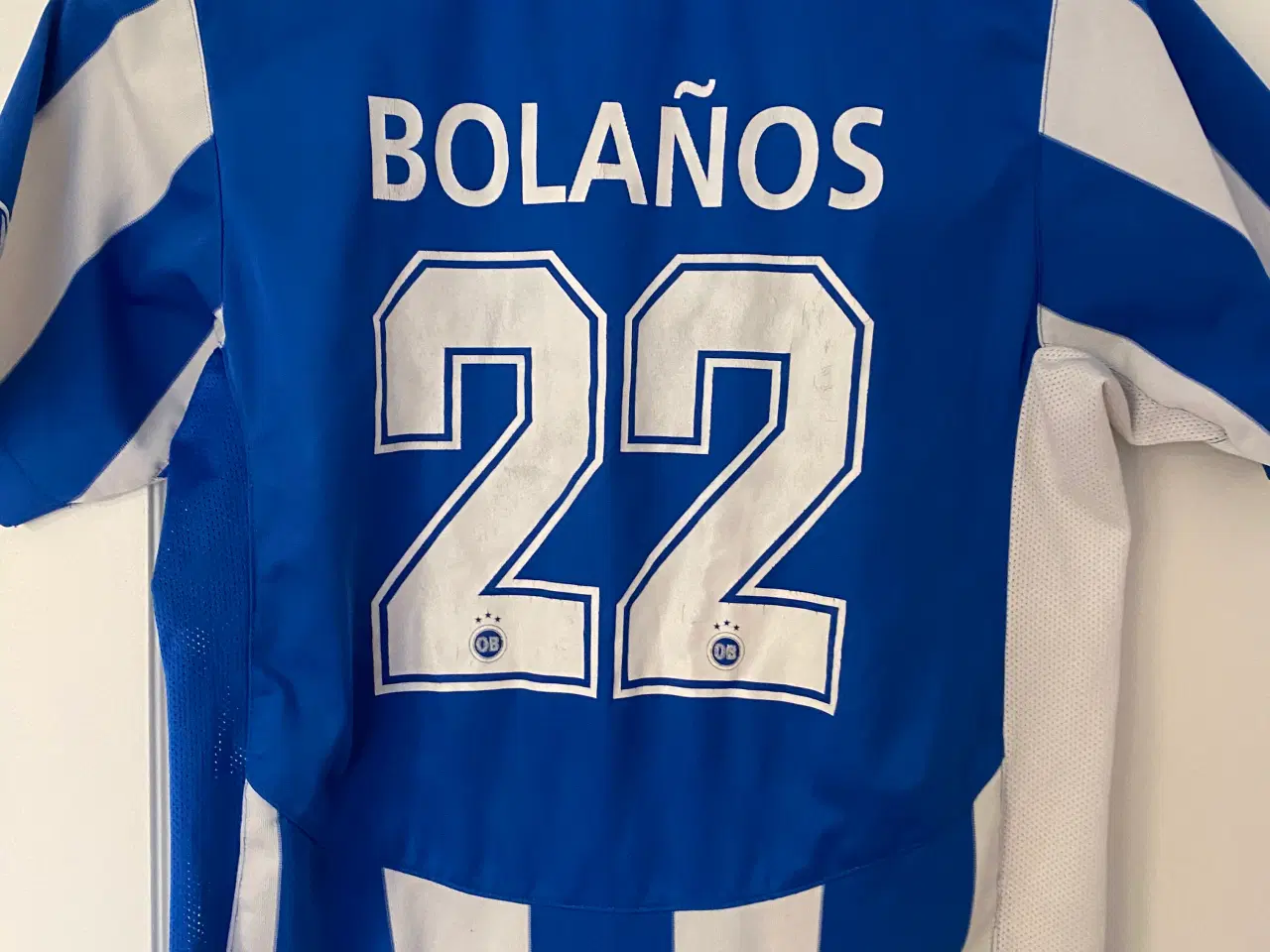 Billede 1 - Odense Boldklub hjemmebanetrøje, Christian Bolaños