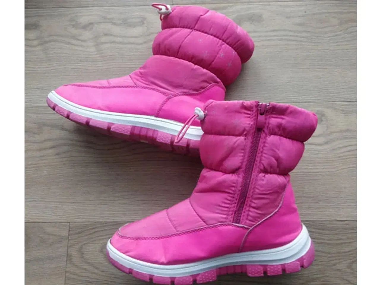Billede 1 - lyserøde vinterstøvler med smukke sølvsnefnug