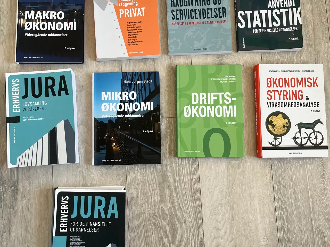 Billede 1 - Studiebøger – finansøkonom