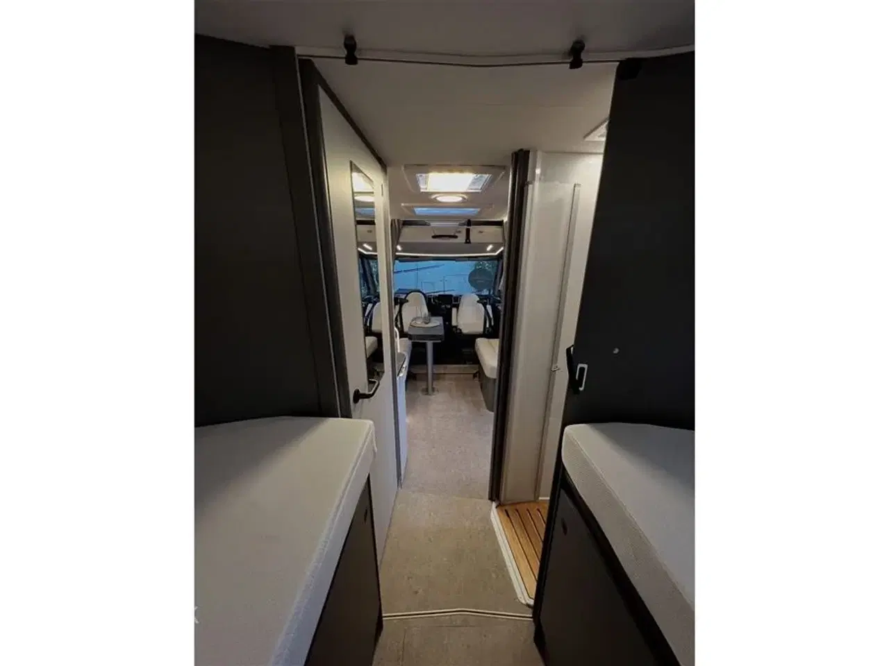 Billede 8 - 2026 - Etrusco I 7400 SBC Scandic Edition   Etrusco by Hymer er Italiensk Elegance og Komfort fra Hinshøj Caravan