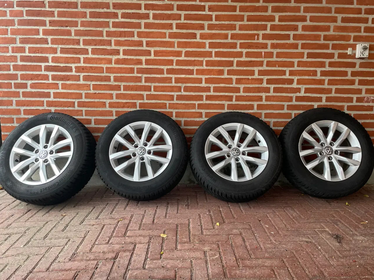 Billede 1 - Continental vinterdæk på original VW alufælge