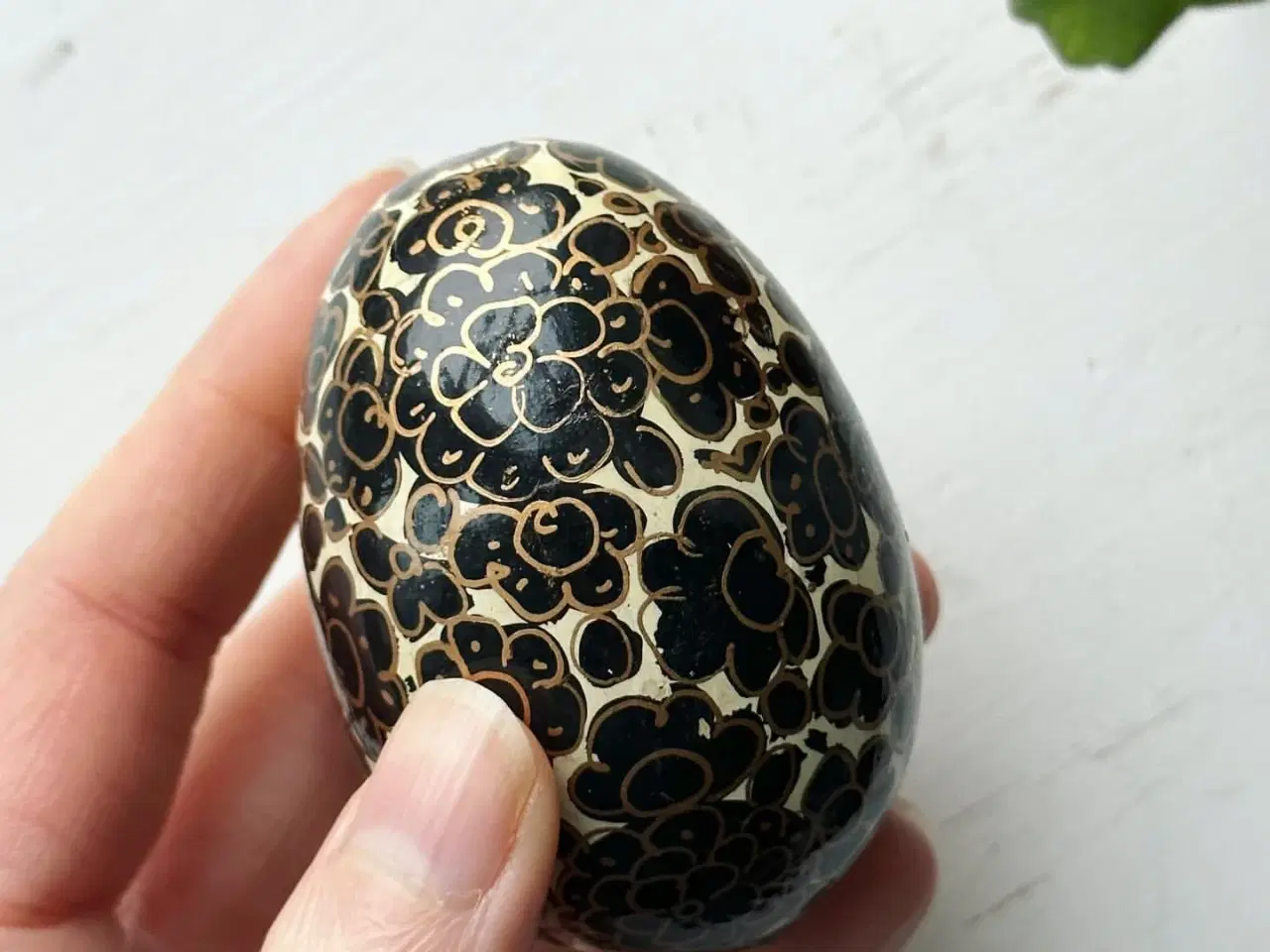 Billede 2 - Bemalet æg, creme/sort/guld