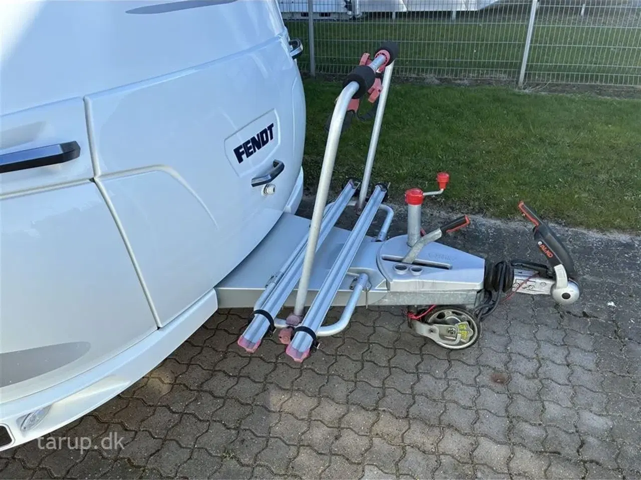 Billede 8 - 2014 - Fendt Bianco 465 SFB Fortelt: Isabella Sun Shine Plus m/ fronter, mover, cykelholder, rundsiddegruppe, tv-antenne, stort 135 l. køleskab, 3 gasblus,