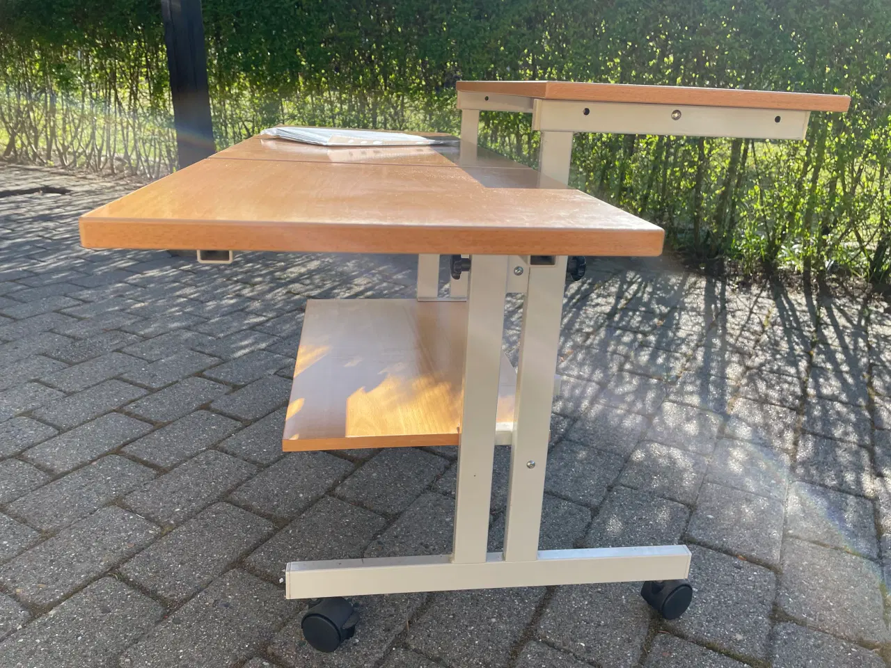 Billede 5 - Computerbord m/justerbar højder