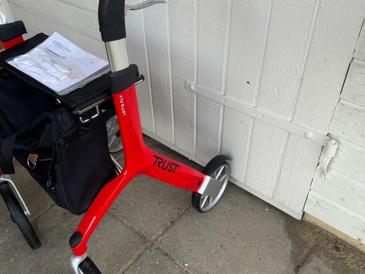 Billede 2 - TrustCare Let's Flyrollator  i rød 