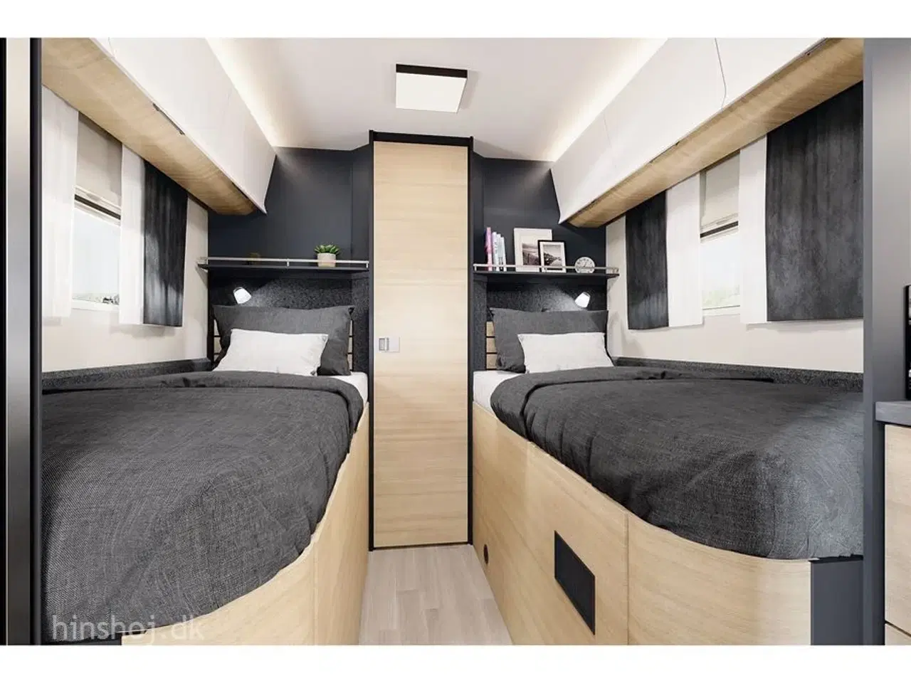 Billede 2 - 2026 - Hobby   Lækker Autocamper med lave enkelsenge og stort toiletrum med særskilt brusekabine fra Hinshøj Caravan.