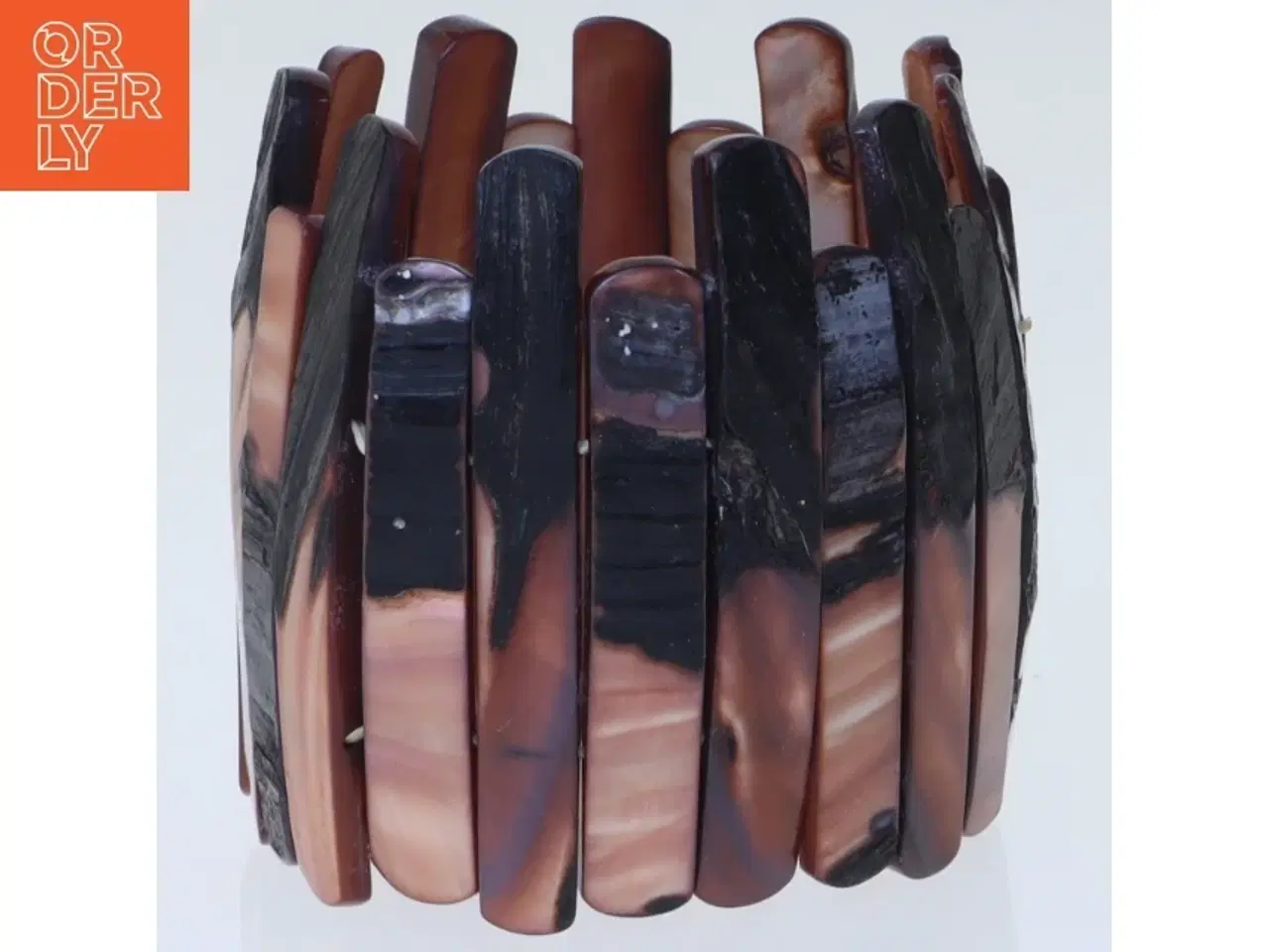 Billede 1 - Håndlavet armbånd i brun og sort perlemor (str. 16 cm)