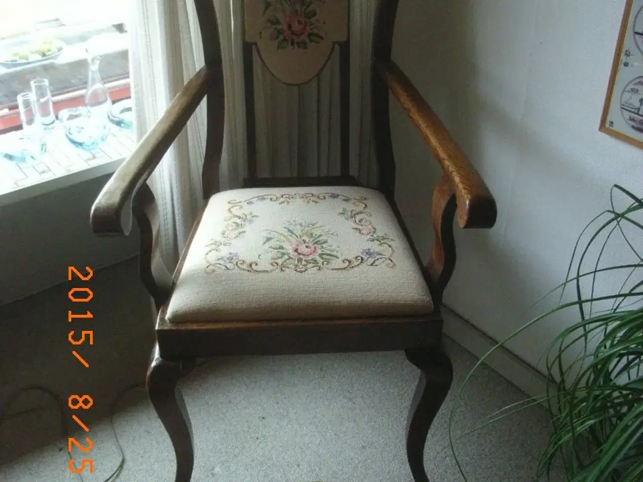 Billede 1 - Stor stol med tilh. skammel arkitetegn.