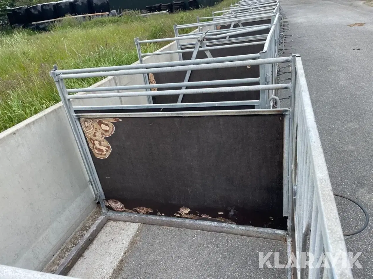 Billede 8 - Kalvebokse 9 styk Fremtidens stald inventar