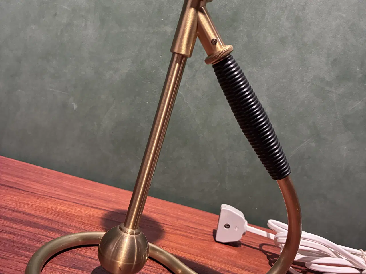 Billede 3 - Den virkelig smukke Le Klint model 306 lampe 