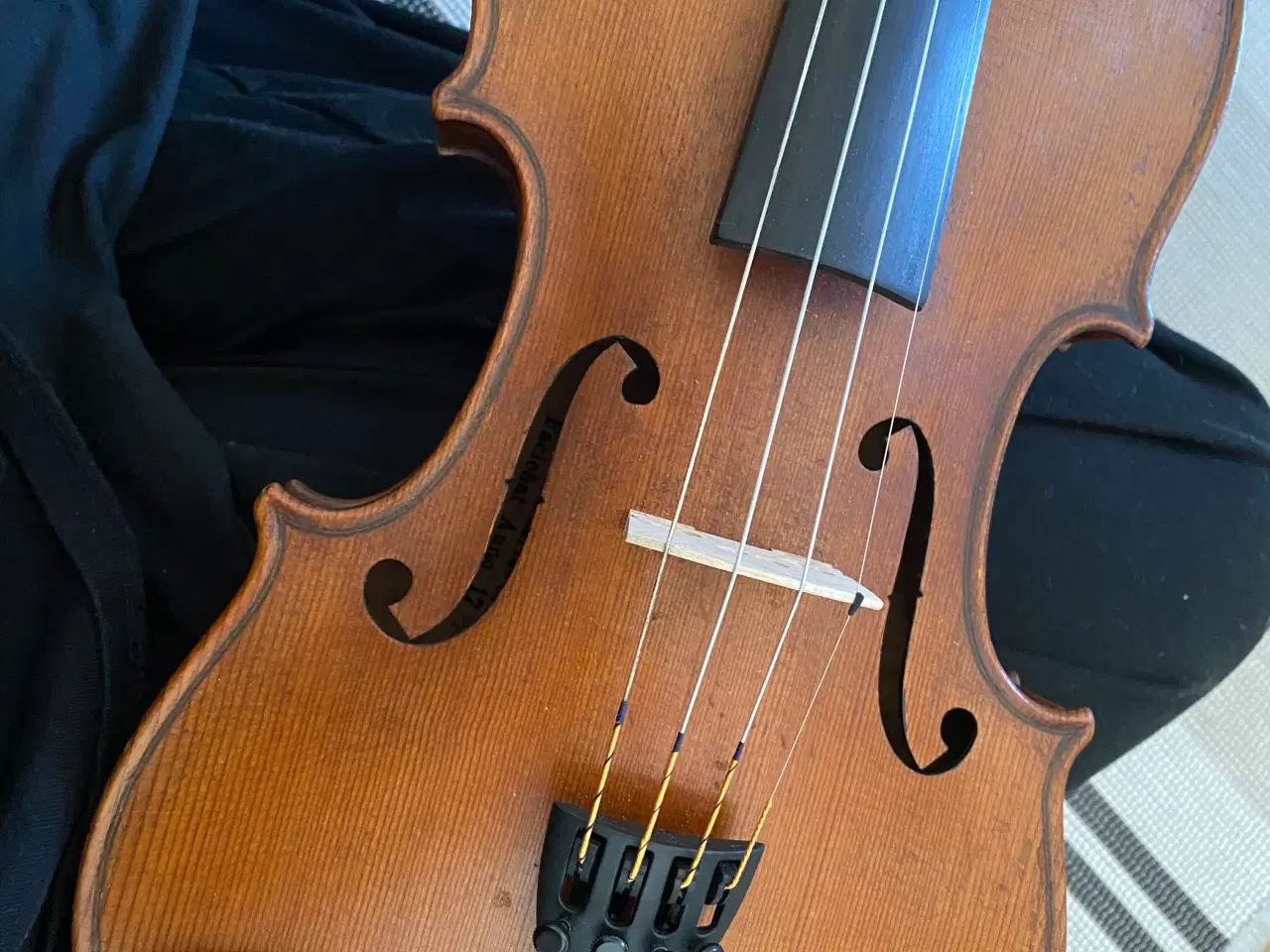 Billede 5 - Flot fuldstørrelse violin (4/4) med bue og kasse