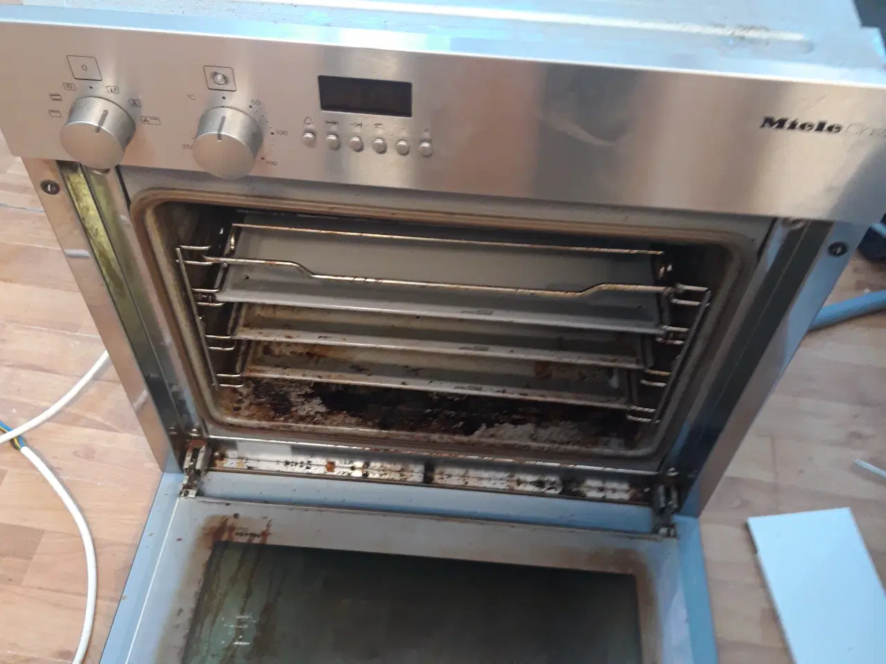 Billede 2 - Fin Miele indbygningsovn sælges
