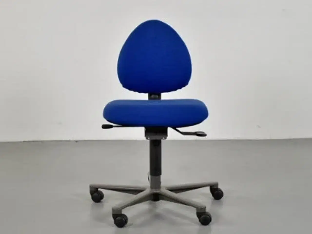 Billede 1 - Häg kontorstol i blå, med grå understel