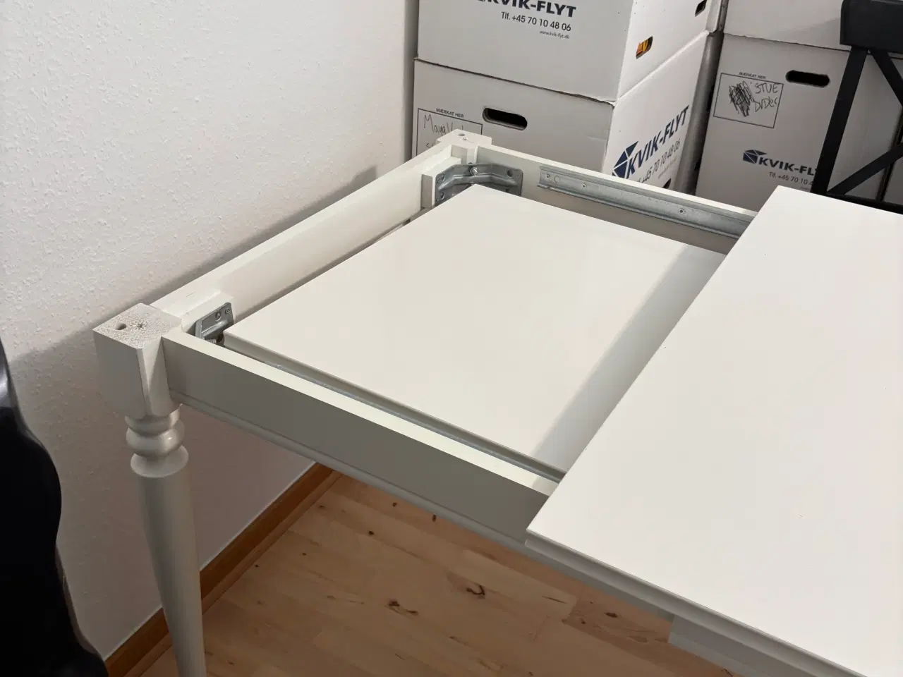 Billede 3 - Hvidt spisebord med udtræk 150/215x87 cm