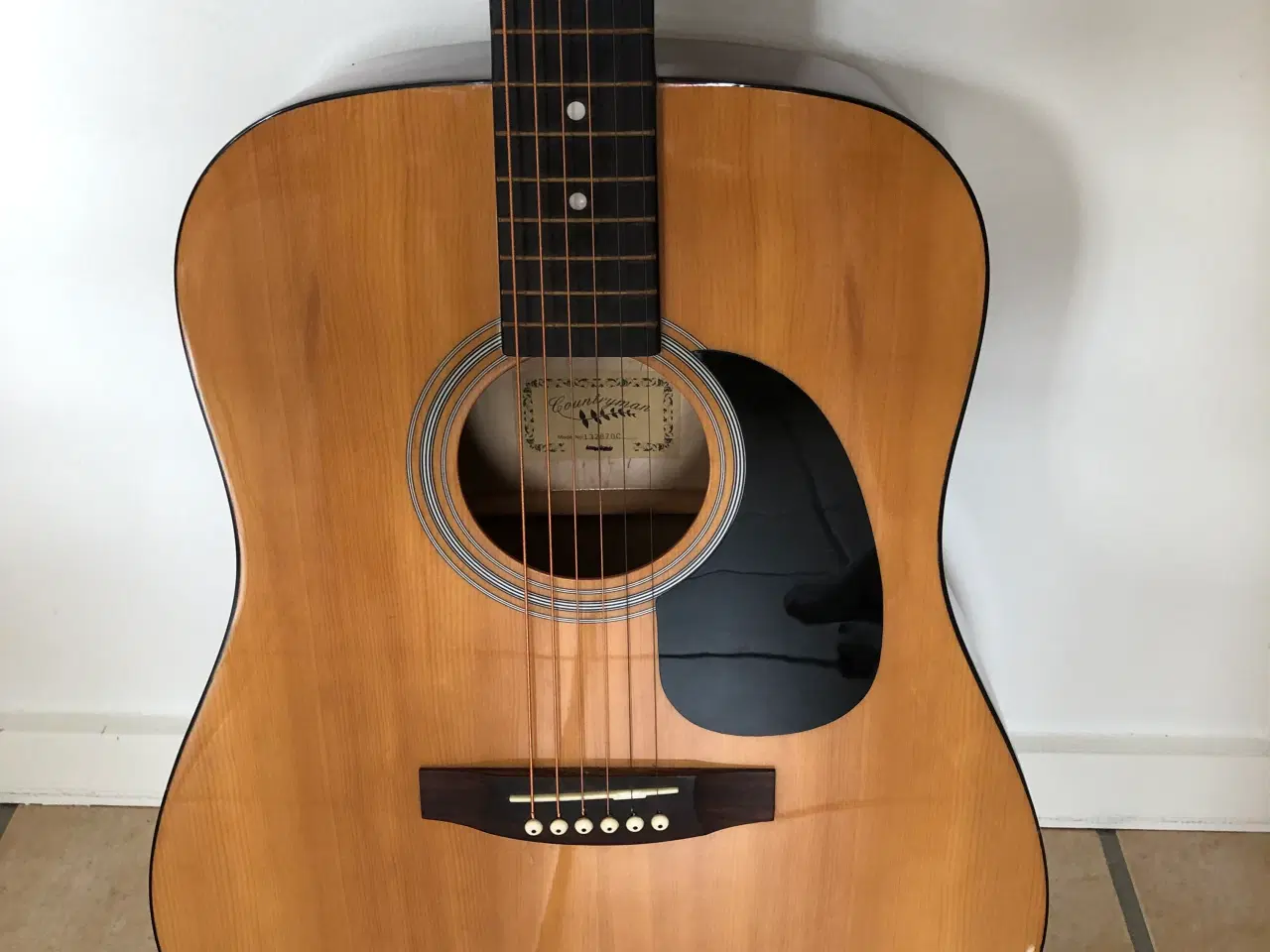 Billede 5 - Velholdt akustisk guitar