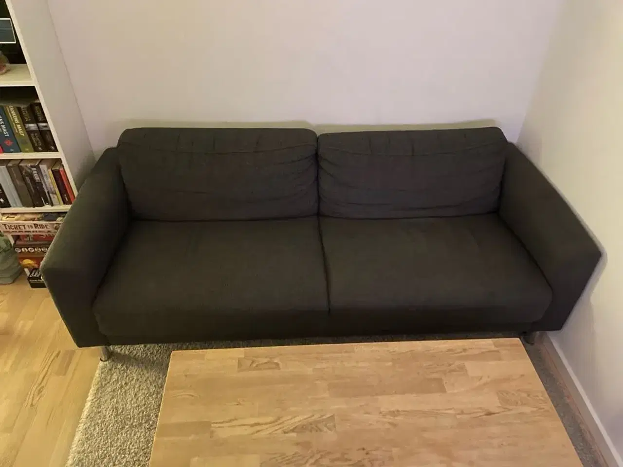 Billede 1 - Velholdt sofa gives væk