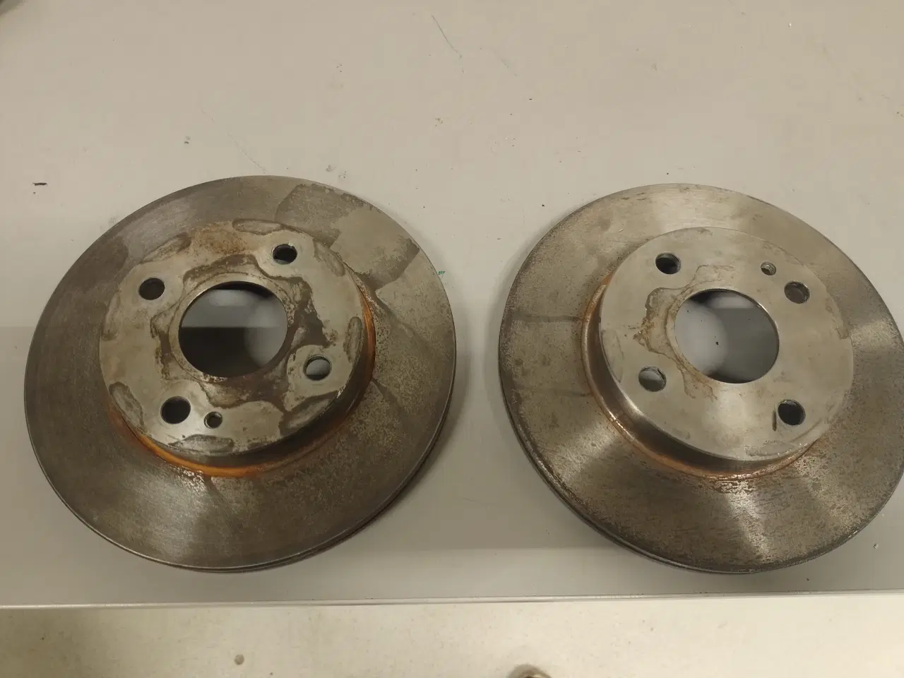 Billede 2 - Mazda 323 BG bremseskiver