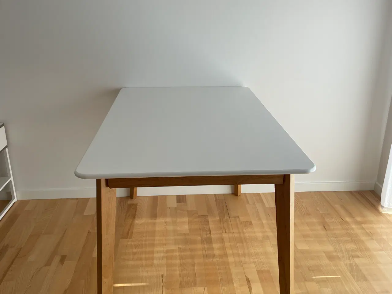 Billede 1 - Hvidt spisebord, JEGIND