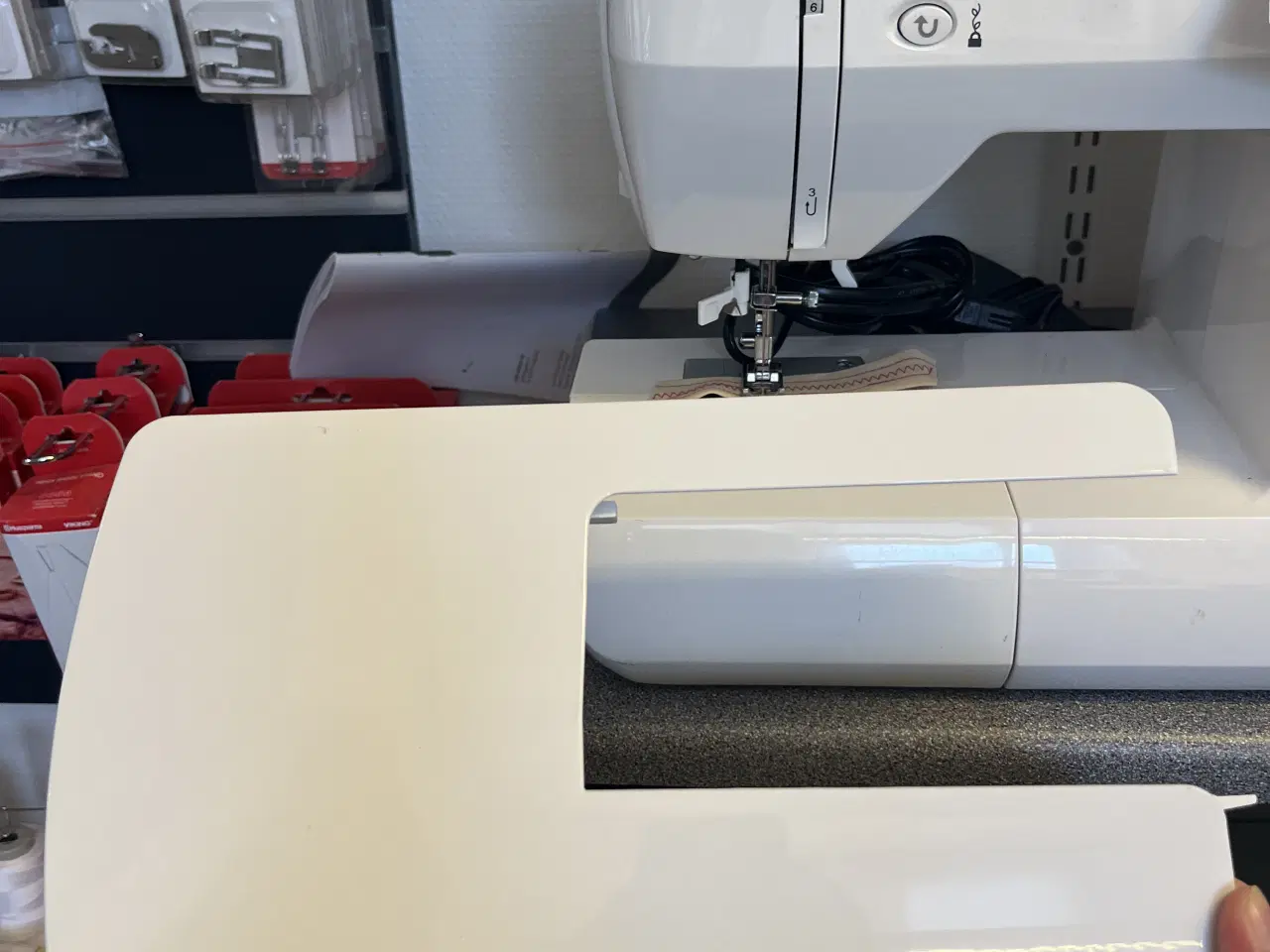 Billede 3 - Singer symaskine med forlængerbord