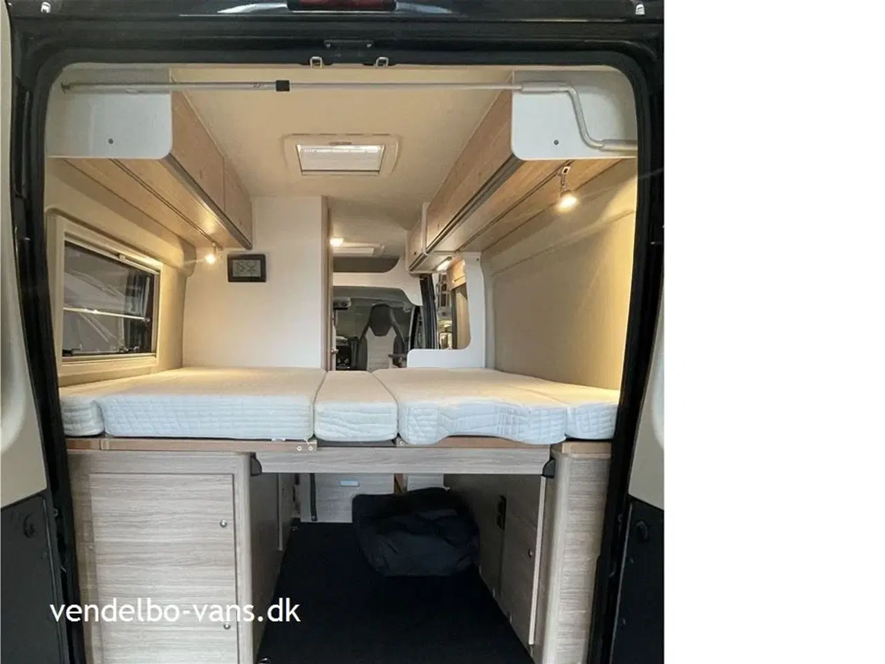 Billede 4 - 2022 - SunLight Cliff 640 Adventure Edition   Let kørt Van model med enkeltsenge og 9 trins automatgear