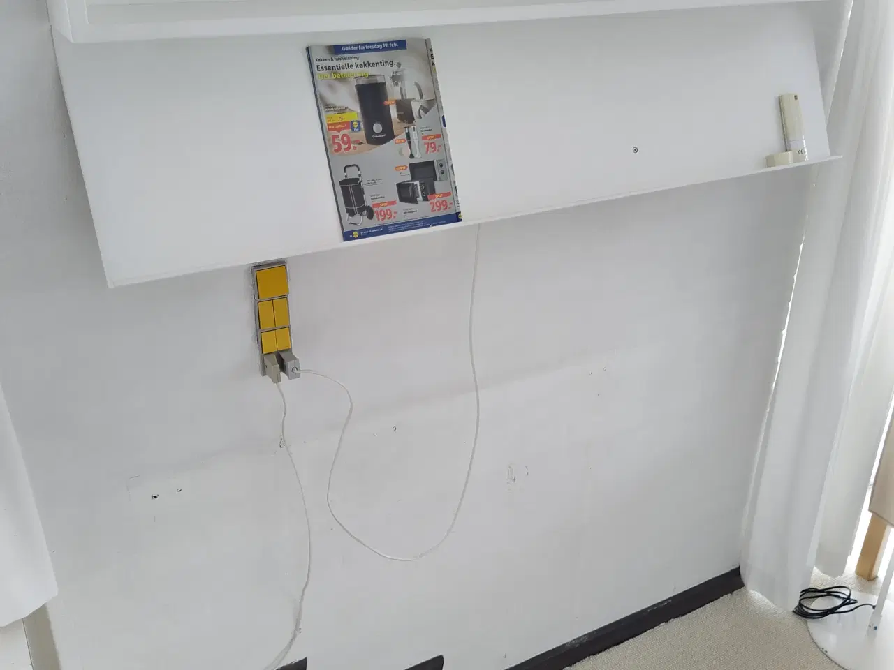 Billede 1 - Tidsskriftholder med indbygget lys samt CD-hylde