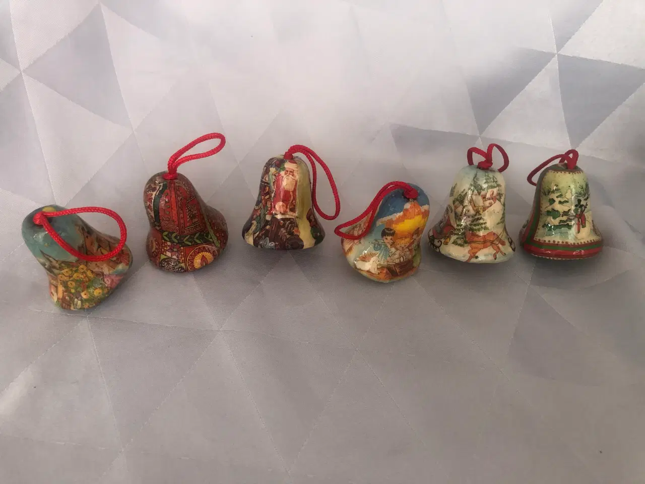 Billede 17 - 6 ældre juleklokker til ophæng