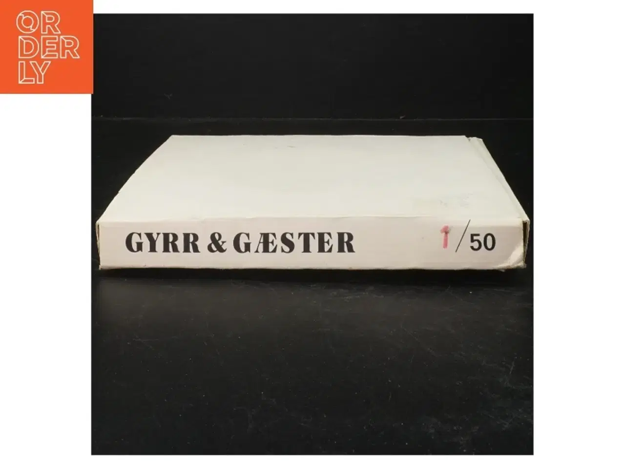Billede 3 - Dekorativ samlerplatte fra Gyrr og Gæster (str. Ø. 25 cm)