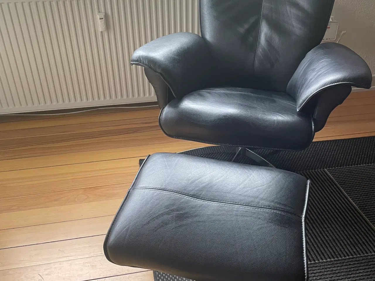 Billede 1 - Læder lænestol i stort med skammel