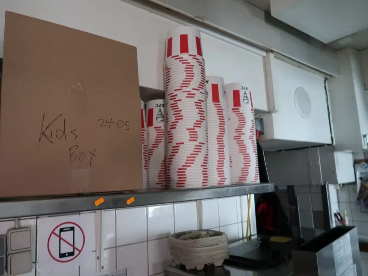Billede 1 - Rustfri stålhylde med indhold
