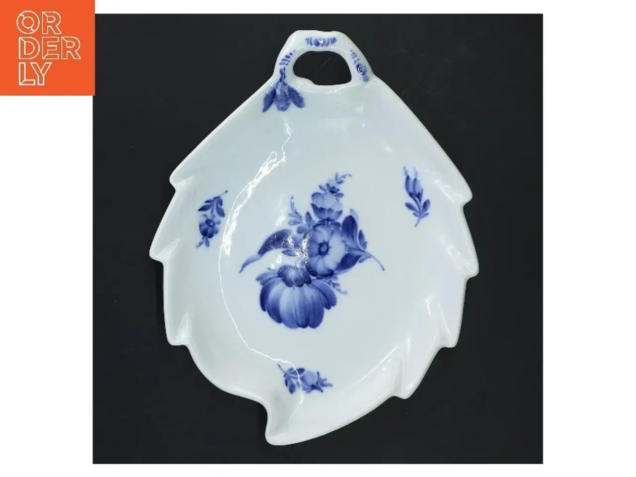 Billede 1 - Porcelænsskålmed blå blomst motiv, Royal Copenhagen (str. 23x18 cm) fra Royal Copenhagen