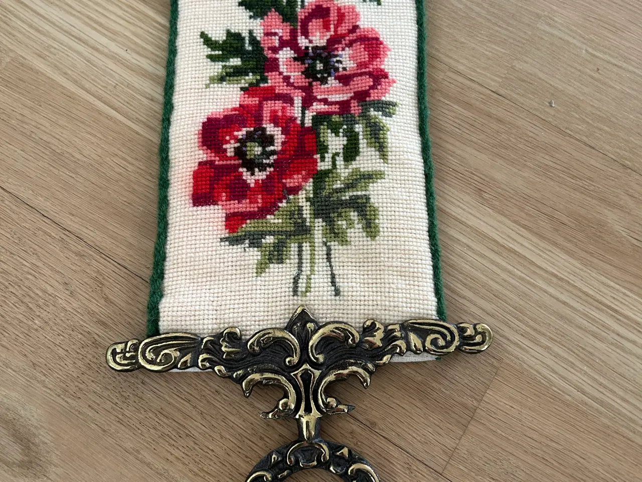 Billede 3 - Broderet klokkestreng med blomster deco