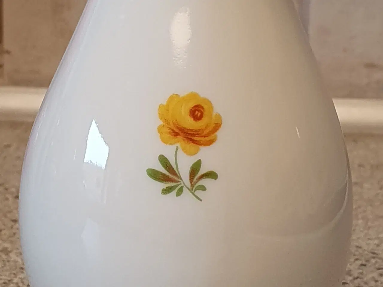 Billede 2 - Tysk håndlavet vase med blomster mønster