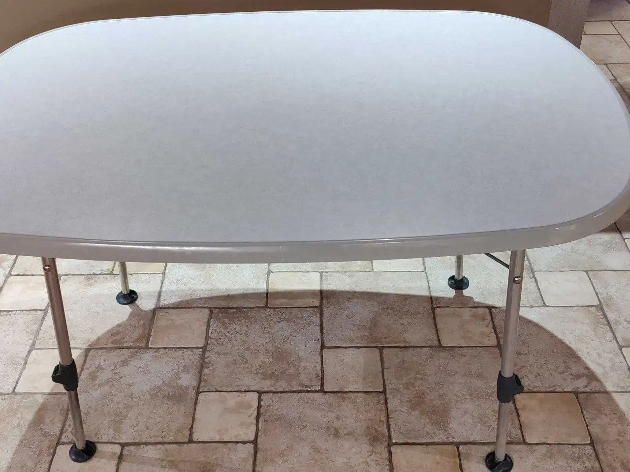 Billede 1 - Camping bord med justerbar ben