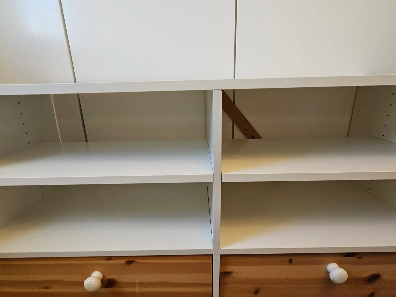 Billede 3 - TV-bord med skuffer og justerbare hylder